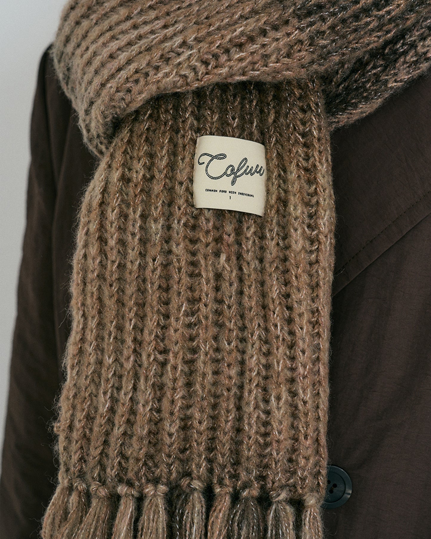 “COFWI” GRADIENT KNIT MUFFLER