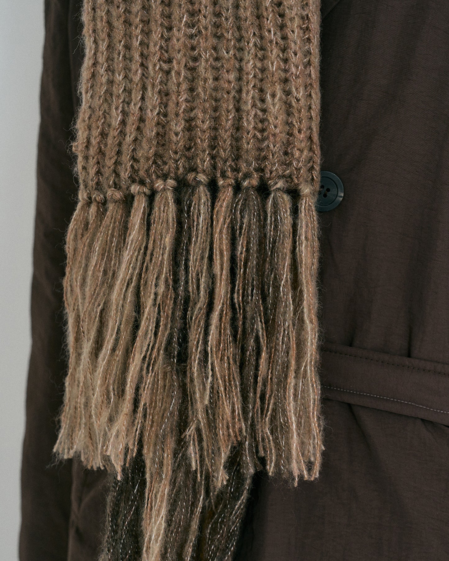 “COFWI” GRADIENT KNIT MUFFLER